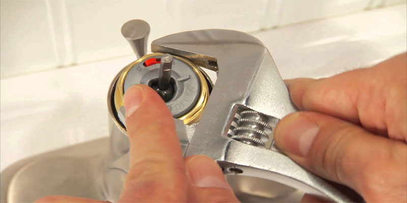 Replacing faucet cartridge